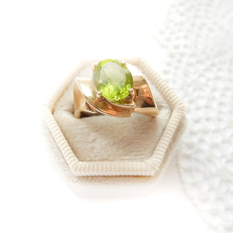 Vintage Modernist 10k Gold Lime Green Spinel Ring US Size 5 UK O
