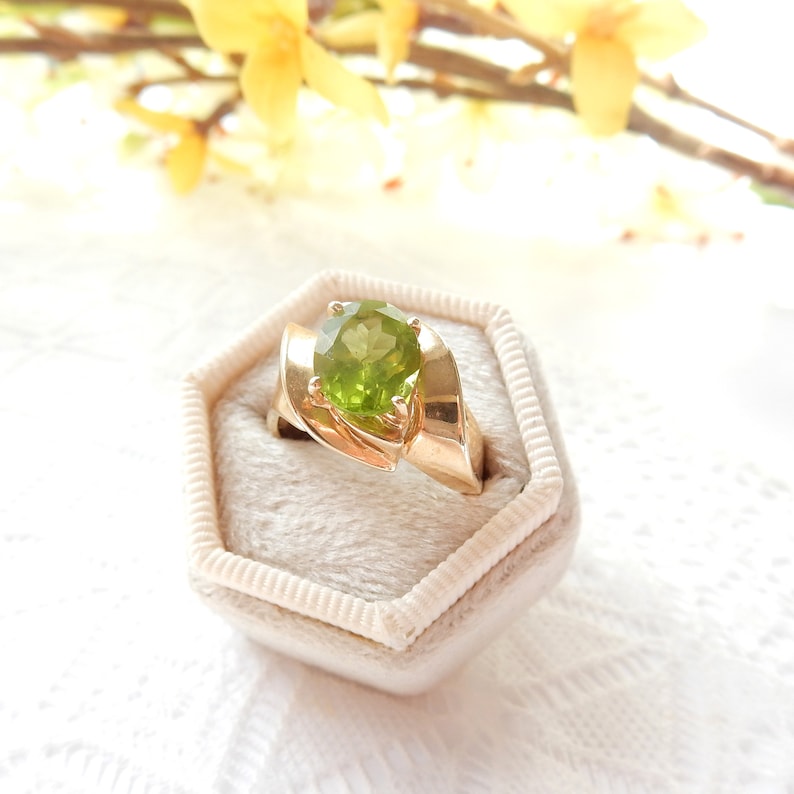 Vintage Modernist 10k Gold Lime Green Spinel Ring US Size 5 UK O