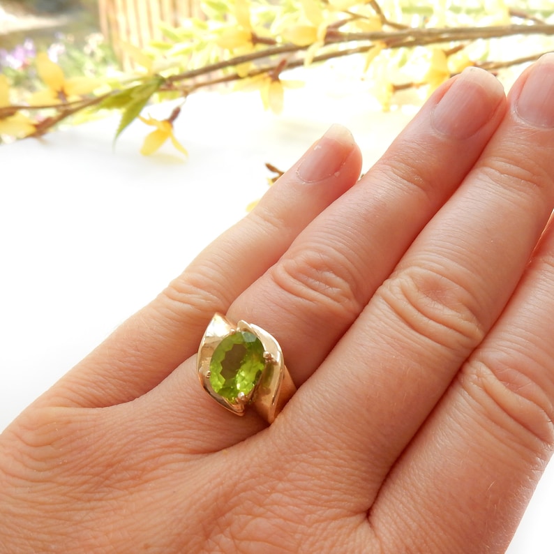 Vintage Modernist 10k Gold Lime Green Spinel Ring US Size 5 UK O