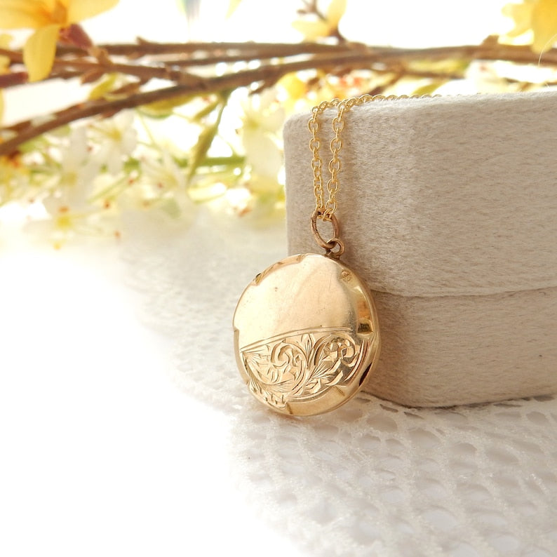 Vintage 9ct Gold Back & Front Circle Locket Necklace