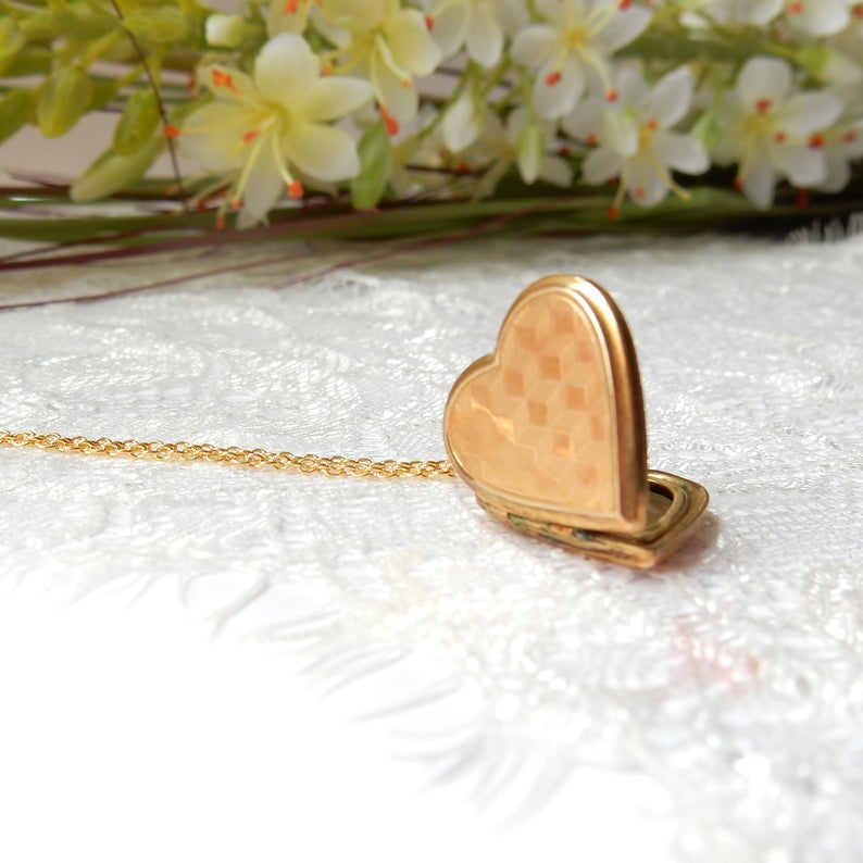 Vintage Rolled Gold Heart Locket Necklace Photo Locket