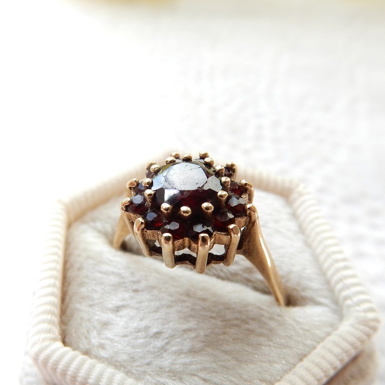Vintage 9 Carat Gold Garnet Daisy Ring US Size 7