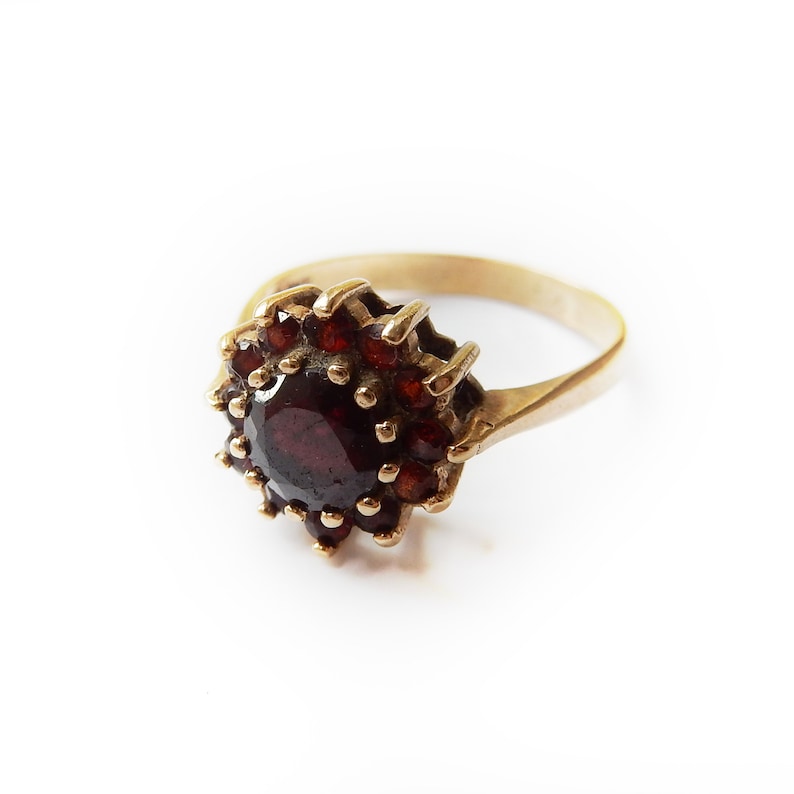 Vintage 9 Carat Gold Garnet Daisy Ring US Size 7