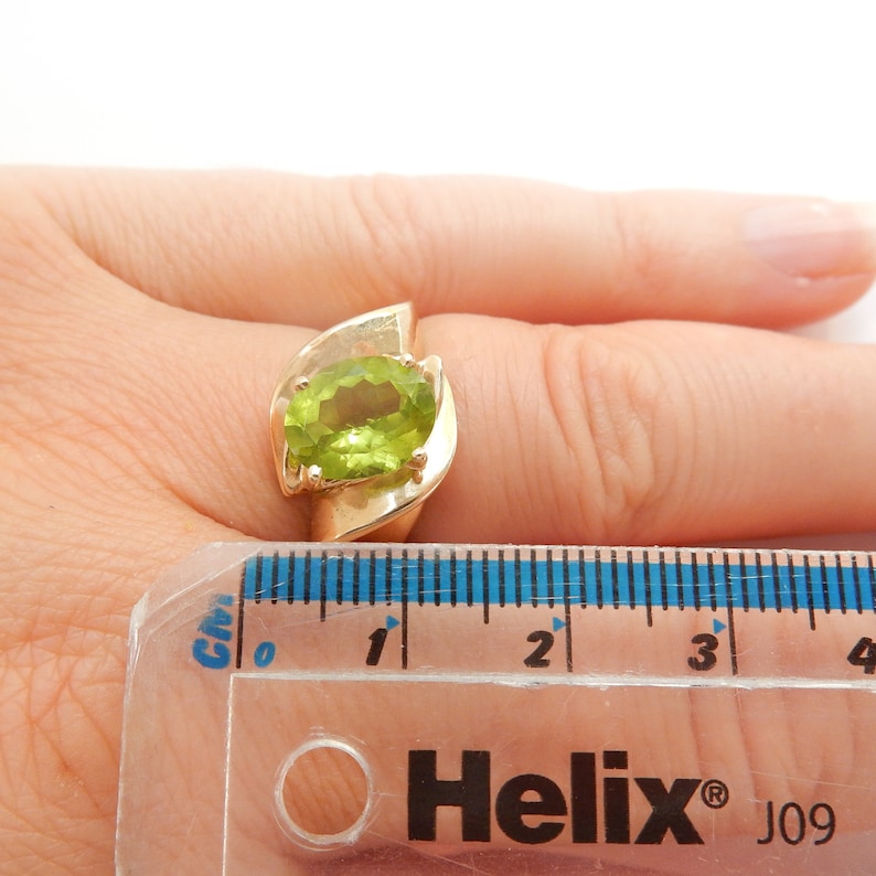Vintage Modernist 10k Gold Lime Green Spinel Ring US Size 5 UK O
