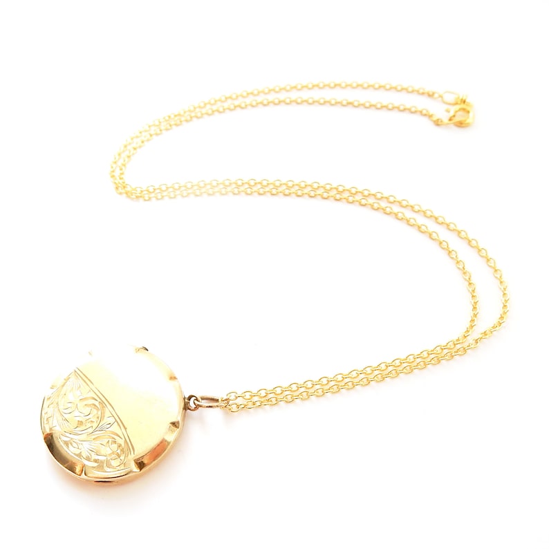 Vintage 9ct Gold Back & Front Circle Locket Necklace
