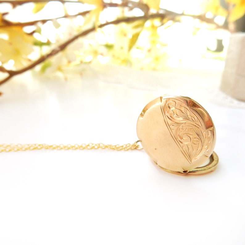 Vintage 9ct Gold Back & Front Circle Locket Necklace