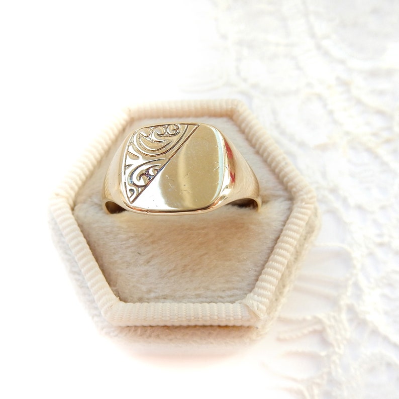 Vintage 9ct Gold Signet Ring Size 9.5