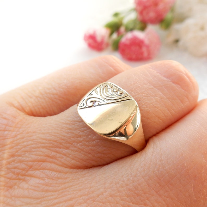 Vintage 9ct Gold Signet Ring Size 9.5
