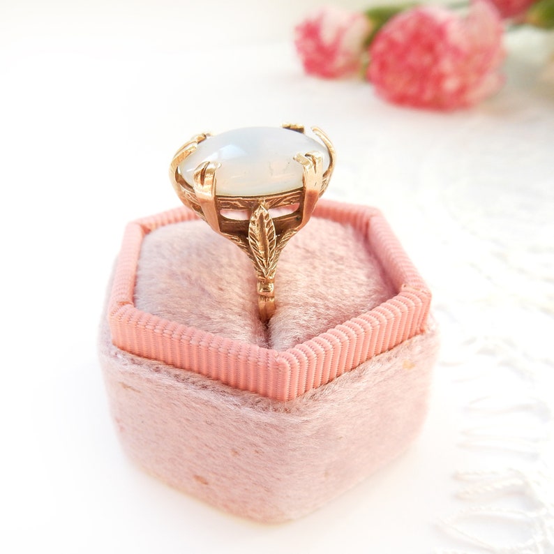Victorian 9ct Gold Opaline Glass Ring Size 3.5