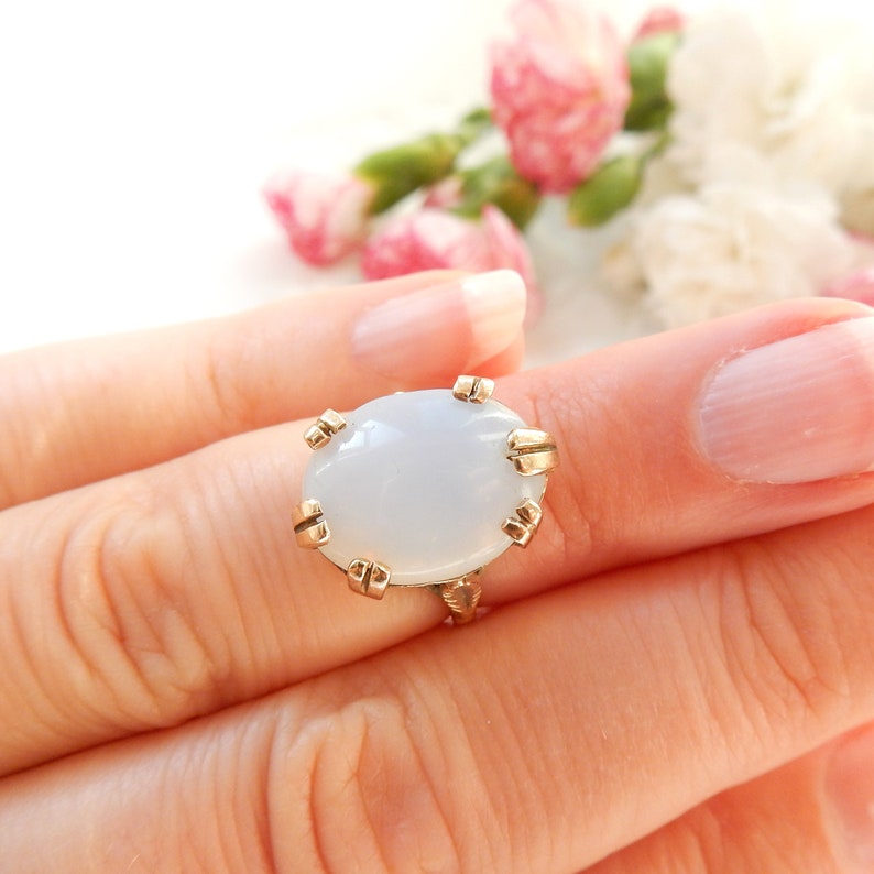 Victorian 9ct Gold Opaline Glass Ring Size 3.5