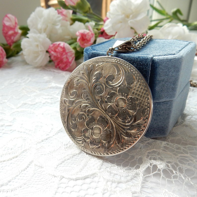 Large Vintage 1960s Sterling Silver Locket & Chain (35grams)