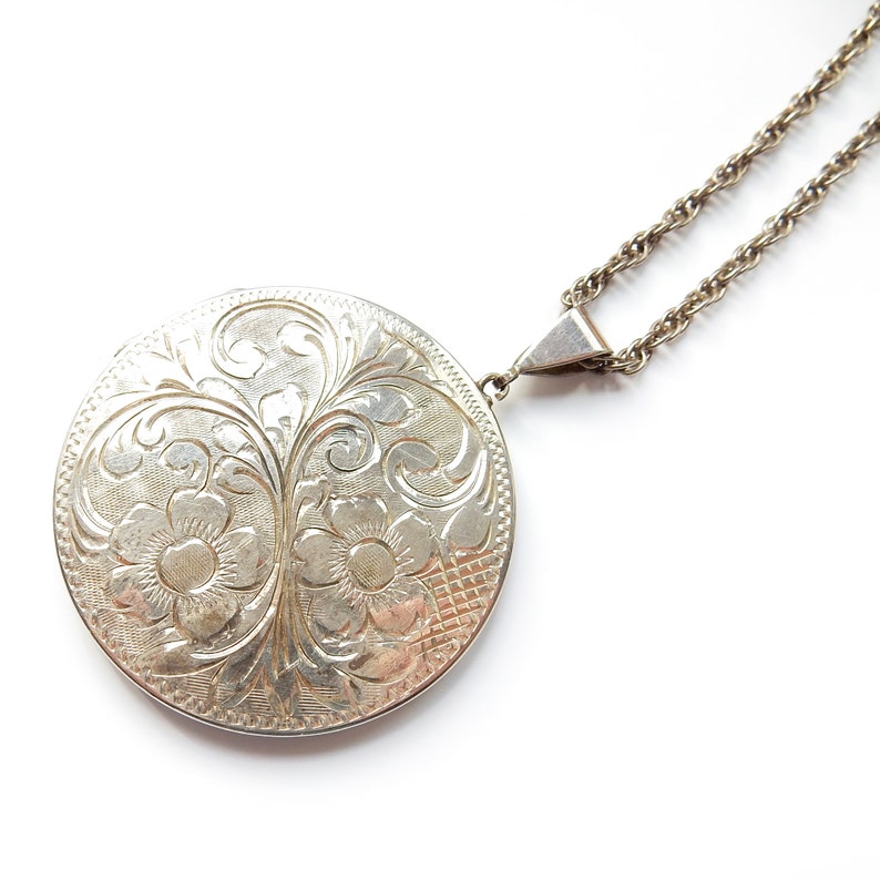 Large Vintage 1960s Sterling Silver Locket & Chain (35grams)