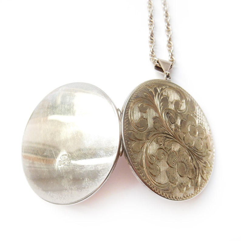 Large Vintage 1960s Sterling Silver Locket & Chain (35grams)