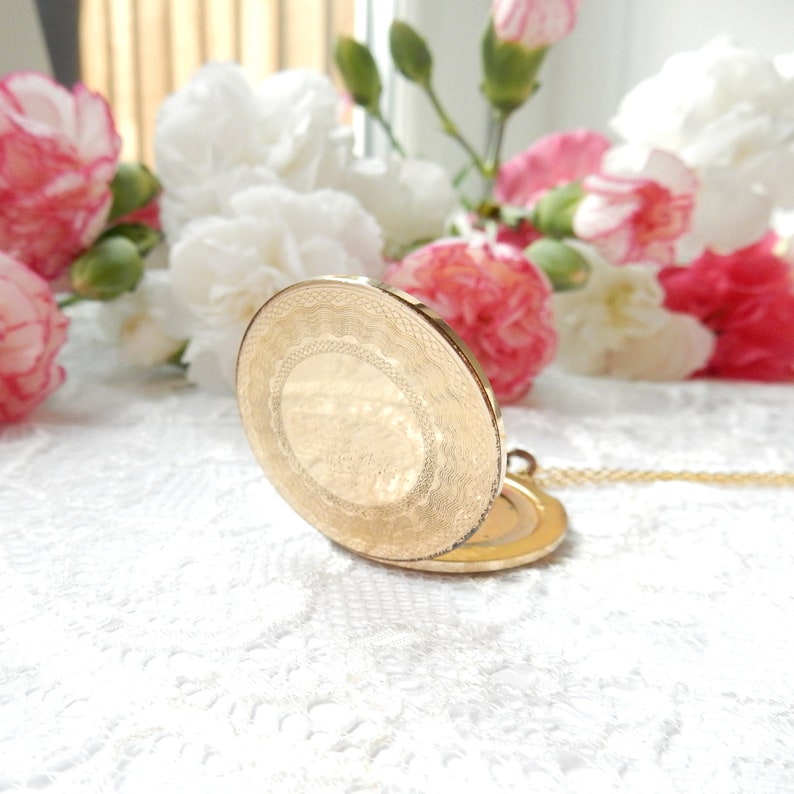Vintage Rolled Gold Locket & Chain