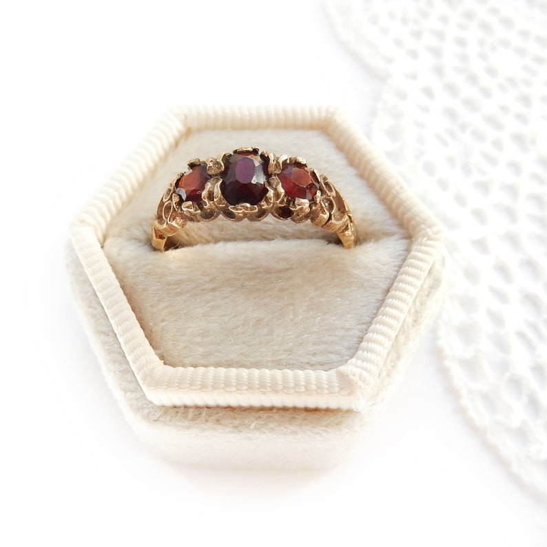 Antique 9ct Gold Garnet Ring Size 6.5