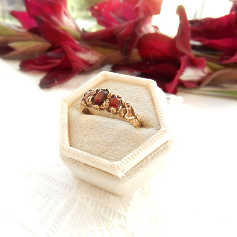 Antique 9ct Gold Garnet Ring Size 6.5