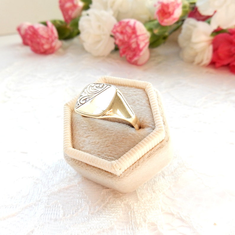 Vintage 9ct Gold Signet Ring Size 9.5