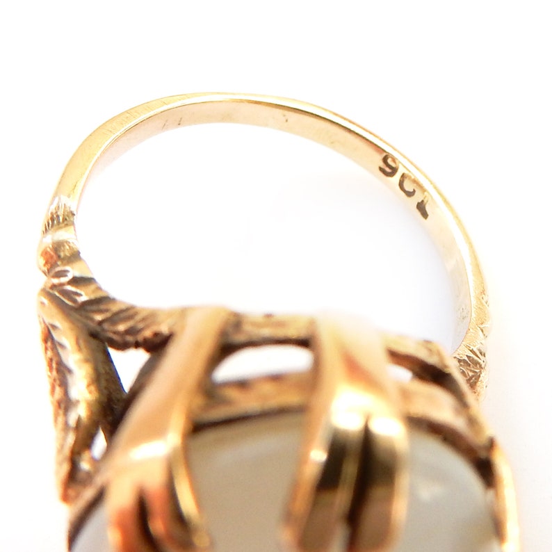 Victorian 9ct Gold Opaline Glass Ring Size 3.5