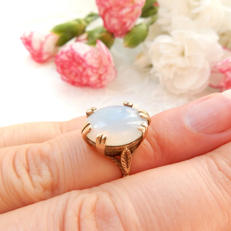 Victorian 9ct Gold Opaline Glass Ring Size 3.5