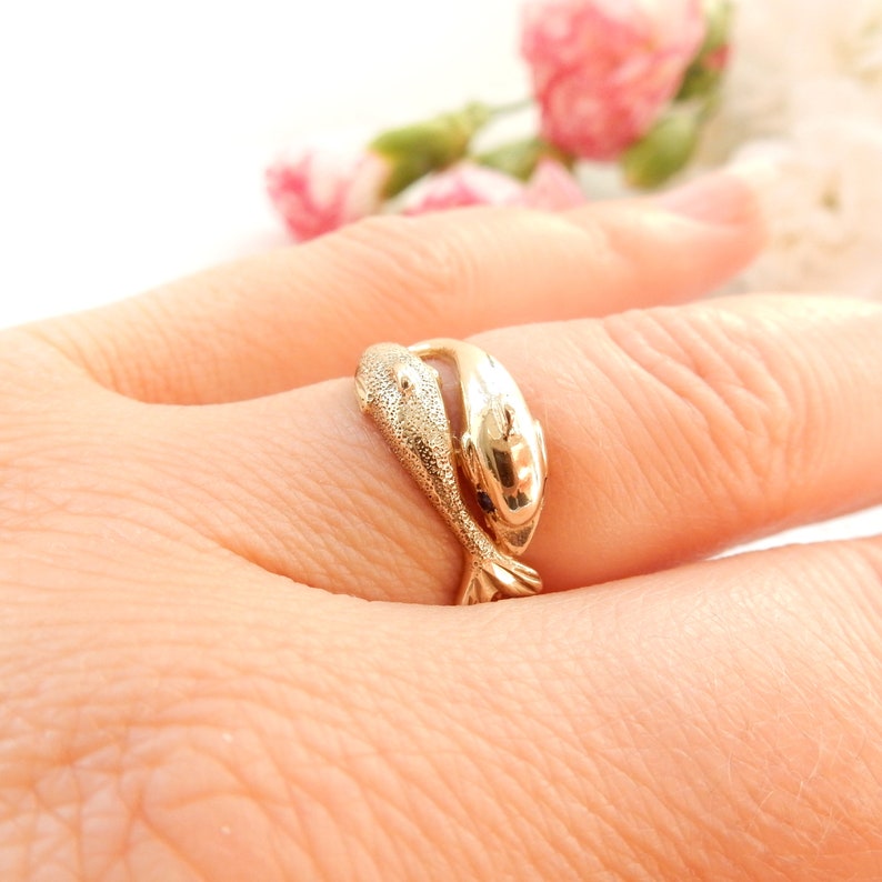 Vintage 9ct Gold Sapphire Dolphin Ring Size 6