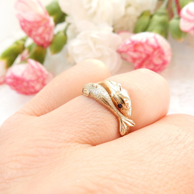 Vintage 9ct Gold Sapphire Dolphin Ring Size 6