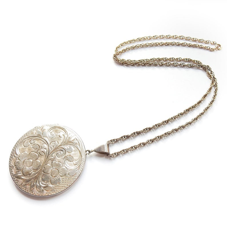 Large Vintage 1960s Sterling Silver Locket & Chain (35grams)