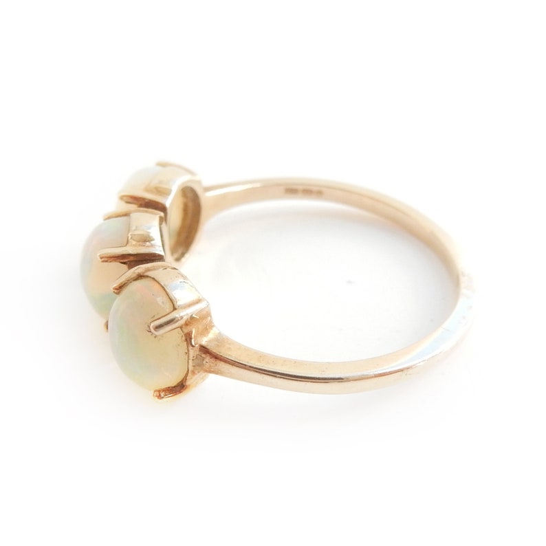 Vintage 9k Gold Opal Trilogy Ring Size 7