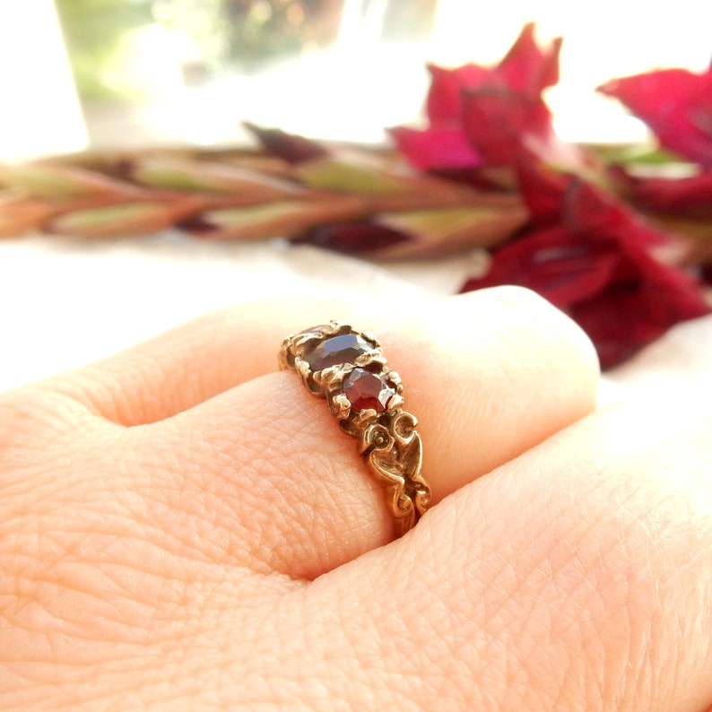 Antique 9ct Gold Garnet Ring Size 6.5