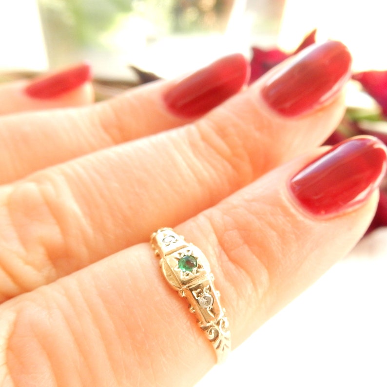Victorian 9ct Gold Emerald & Diamond Gypsy Ring Size 5