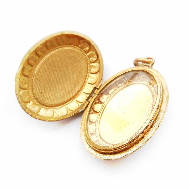 Victorian Goldplated Enamel Flower Bouquet Locket