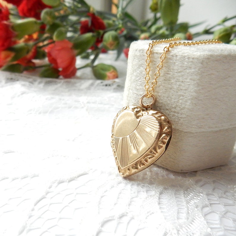 Vintage 9ct Gold Back & Front Sunburst Heart Locket & Chain