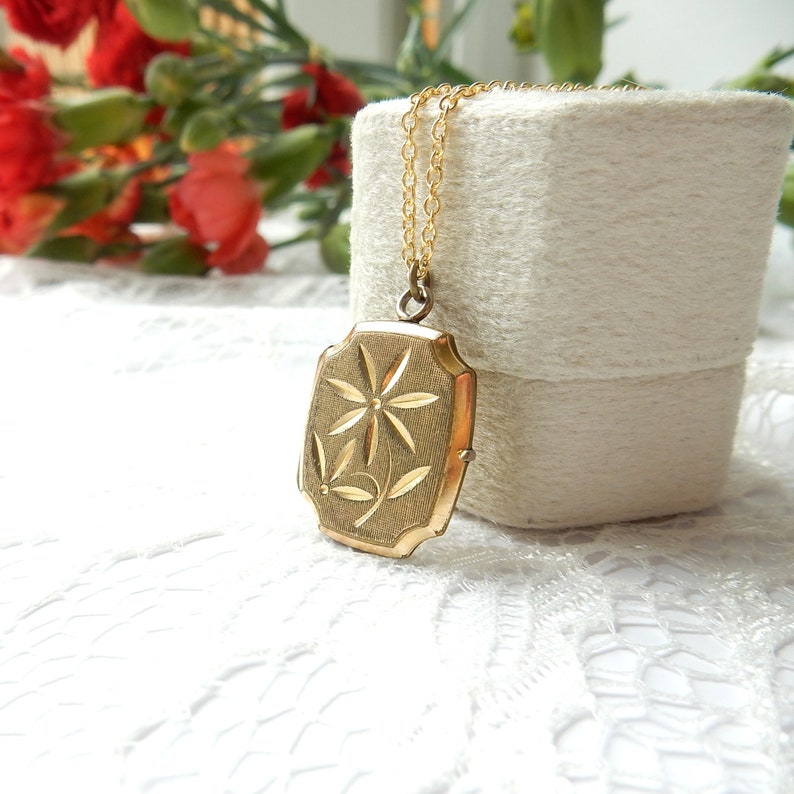 Vintage Rolled Gold Photo Locket & Chain