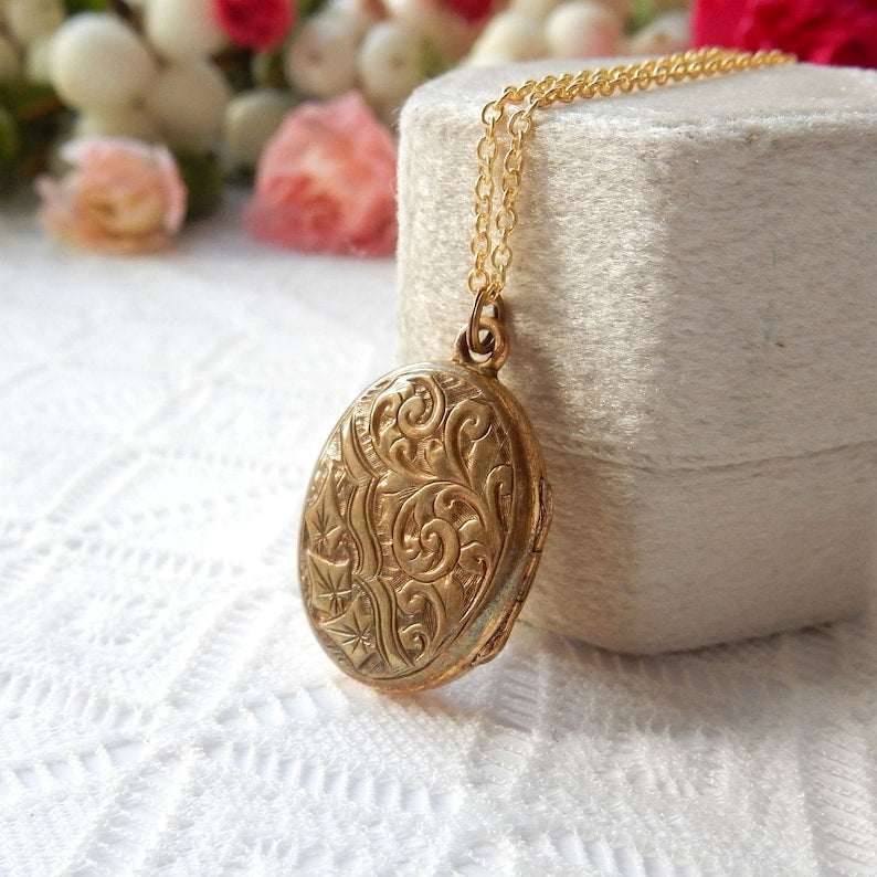 Antique Rolled Gold Photo Locket Necklace
