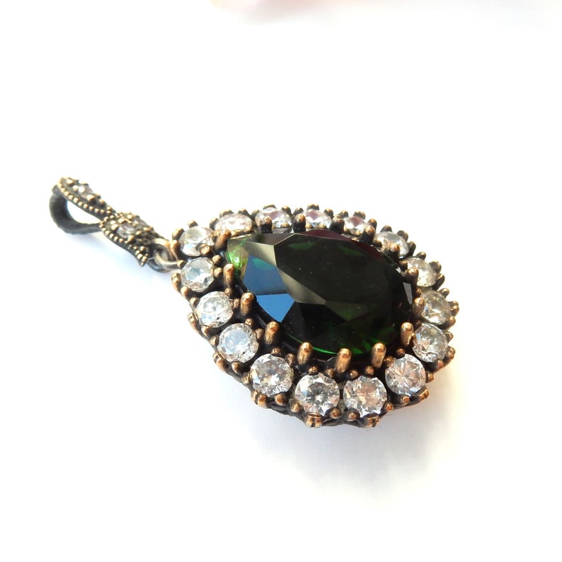 Vintage Sterling Silver Emerald Green Chalcedony Pendant