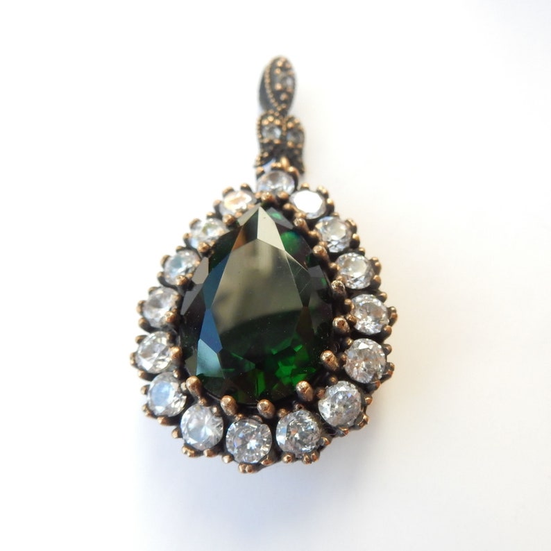 Vintage Sterling Silver Emerald Green Chalcedony Pendant