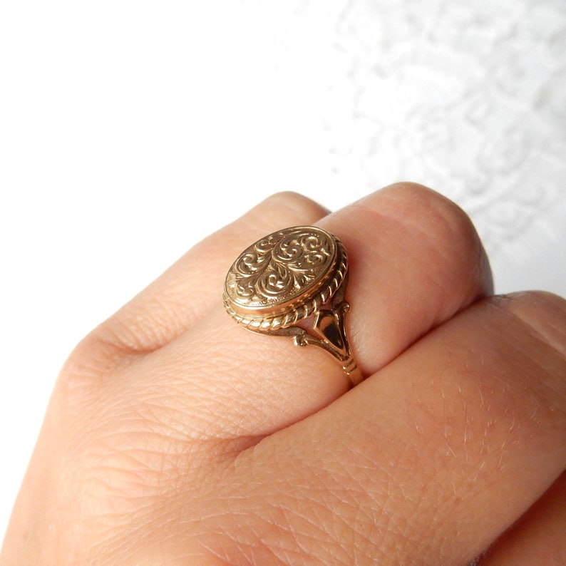 Vintage 9ct Gold Poison Ring US Size 5 3/4