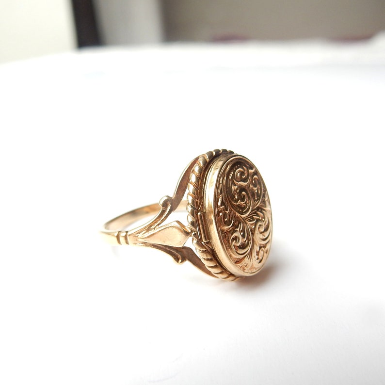 Vintage 9ct Gold Poison Ring US Size 5 3/4