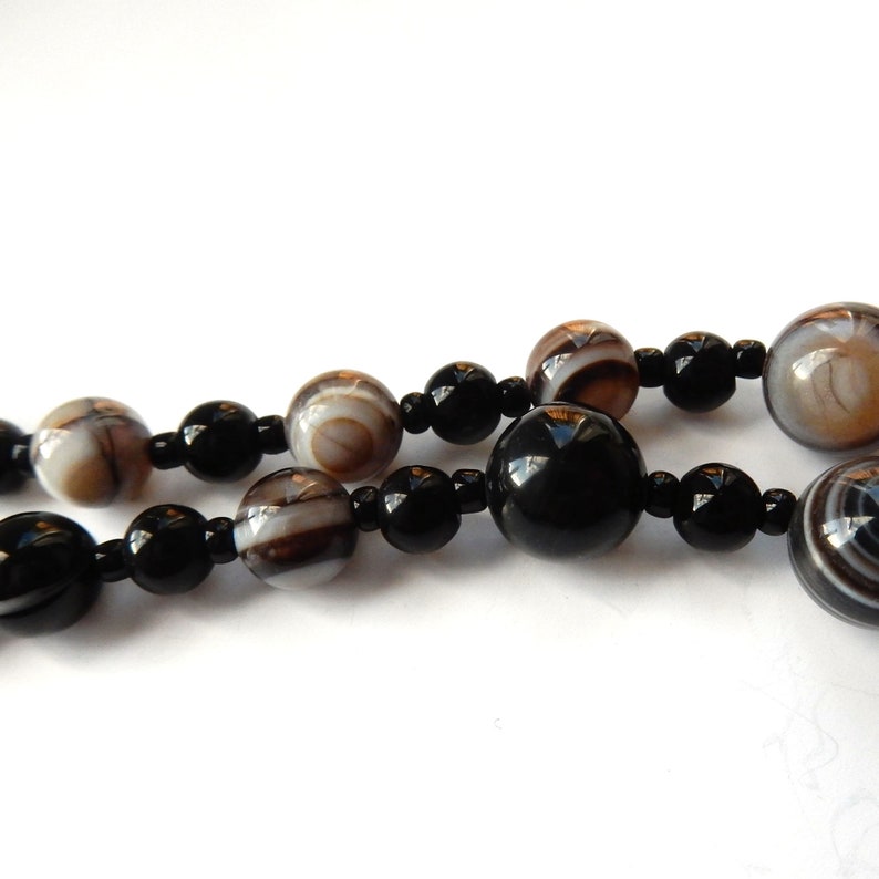 Vintage Sterling Silver Banded Agate Hand Knotted Bead Necklace (25inches)
