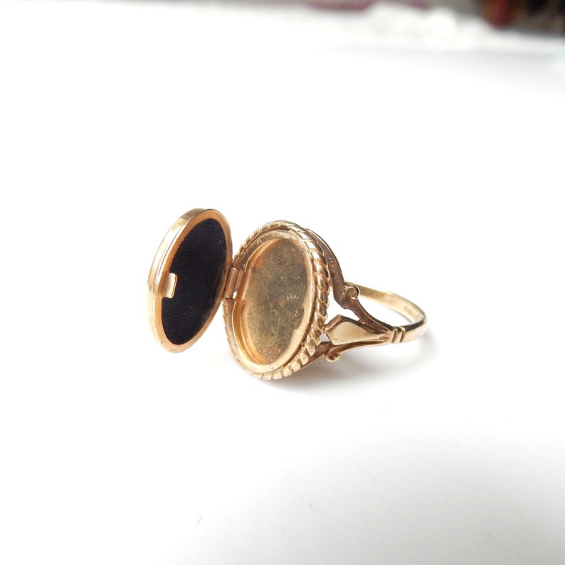 Vintage 9ct Gold Poison Ring US Size 5 3/4
