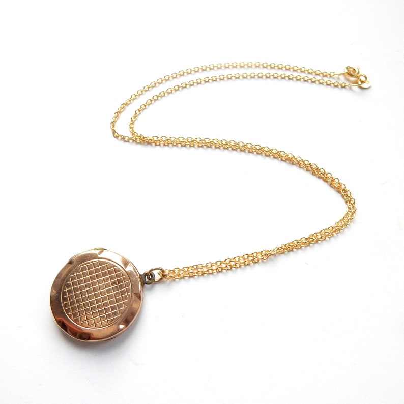 Vintage 9ct Gold Gold Back & Front Circle Locket Necklace