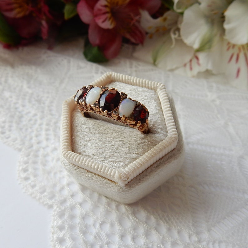 Antique 9ct Gold Garnet & Opal Ring SIZE 6.5