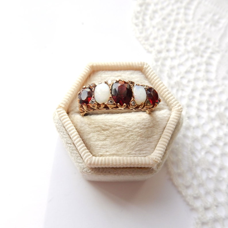 Antique 9ct Gold Garnet & Opal Ring SIZE 6.5