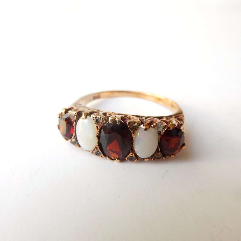 Antique 9ct Gold Garnet & Opal Ring SIZE 6.5