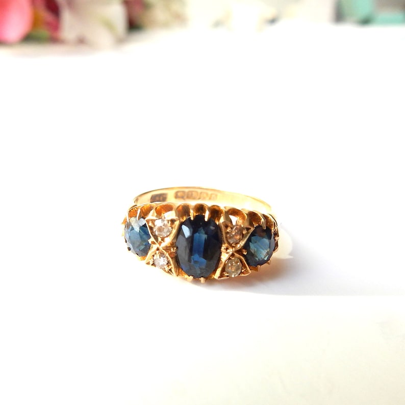 Antique 18ct Gold Sapphire & Diamond Ring US SIZE 5 3/4
