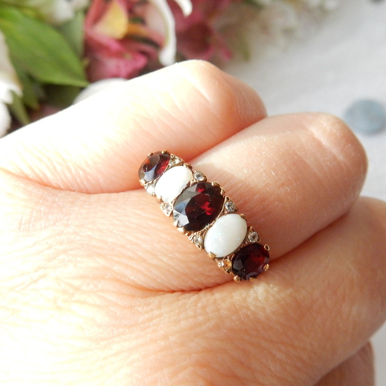 Antique 9ct Gold Garnet & Opal Ring SIZE 6.5