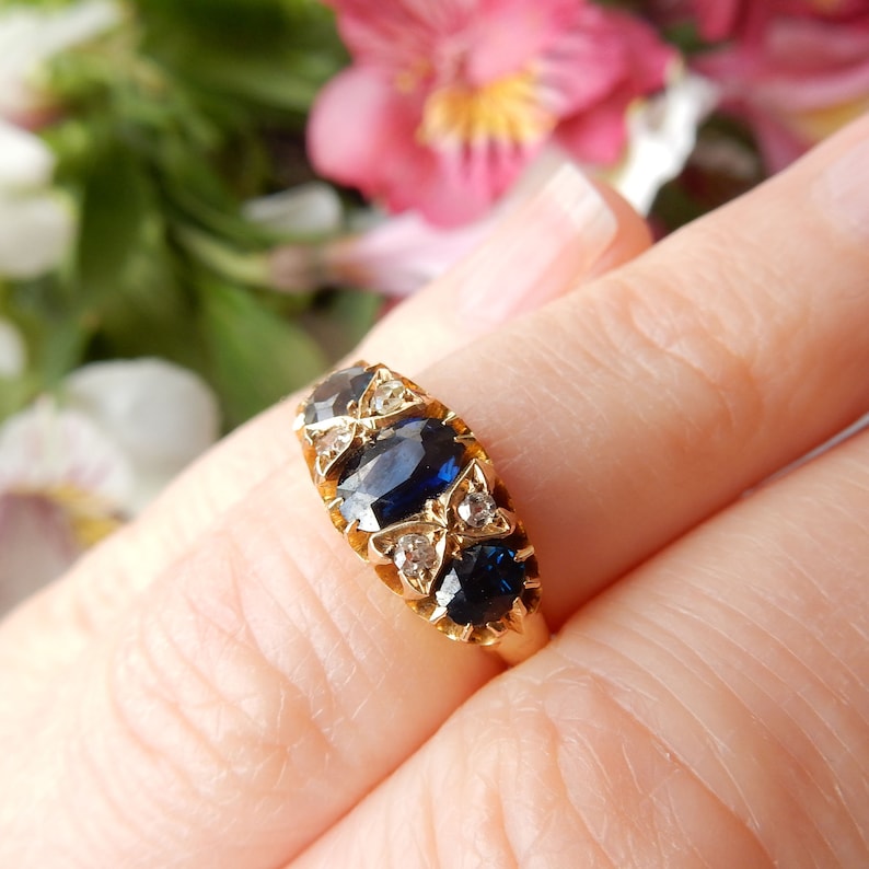 Antique 18ct Gold Sapphire & Diamond Ring US SIZE 5 3/4
