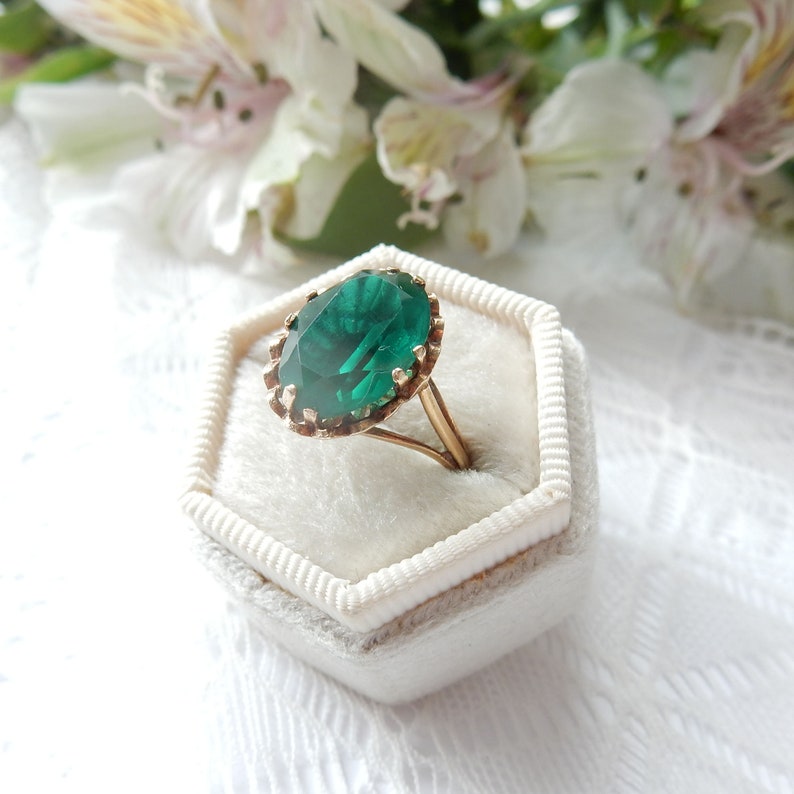 Vintage 9ct Gold Emerald Glass Cocktail Ring US Size 7.5 UK Q