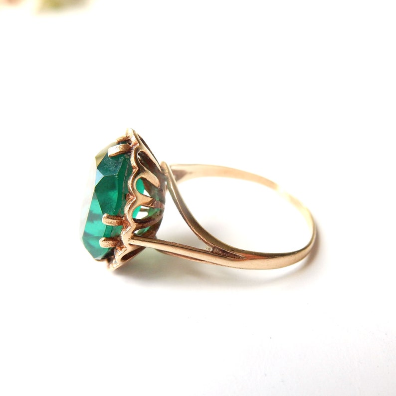 Vintage 9ct Gold Emerald Glass Cocktail Ring US Size 7.5 UK Q