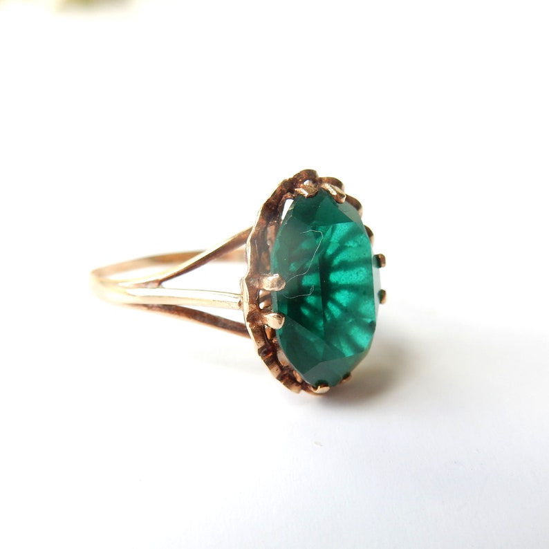 Vintage 9ct Gold Emerald Glass Cocktail Ring US Size 7.5 UK Q