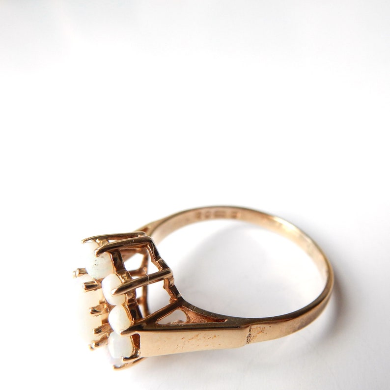 Vintage 9ct Gold Opal Flower Ring US Size 5 3/4 UK M
